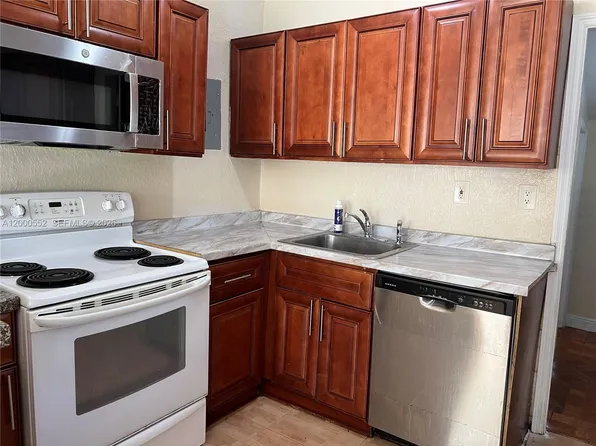 931 NW 34th Way, Fort Lauderdale, FL 33311