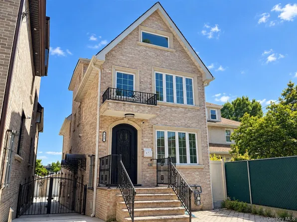 7-17 college Place, College Point, NY 11356