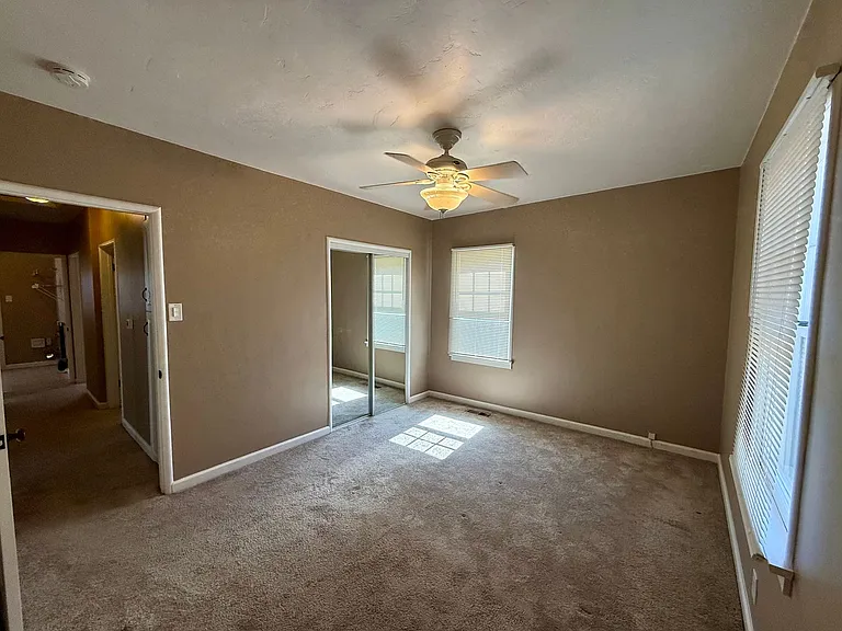 1053 N Laurel Ave — Photo 7