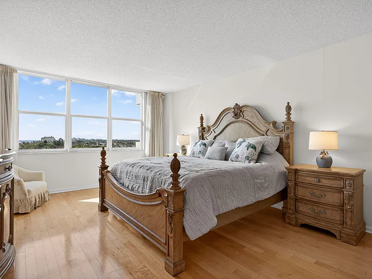 1147 Hillsboro Mile #908 — Photo 17