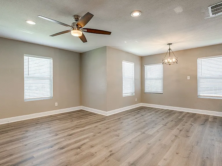 3221 McCart Ave — Photo 5