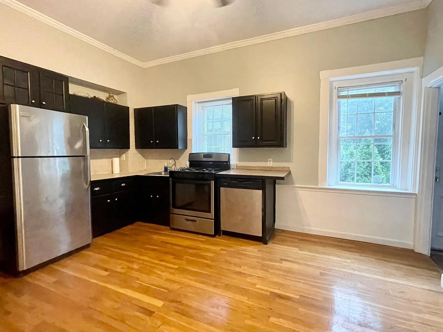 2 bed, 1100 sqft, $2,570 — Photo 4