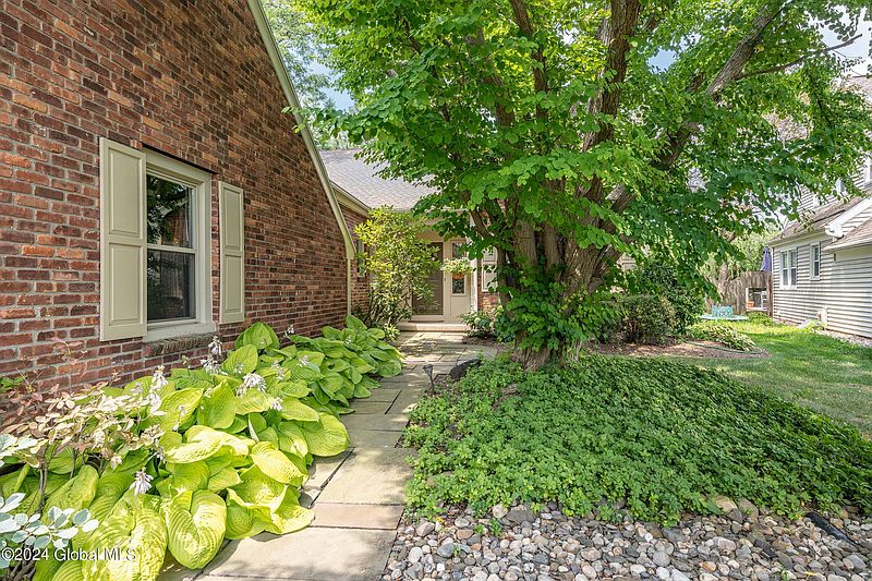 4th image of 21 Birchwood Court