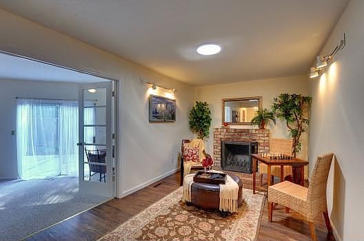 Family Warm & Comfortable Family Room