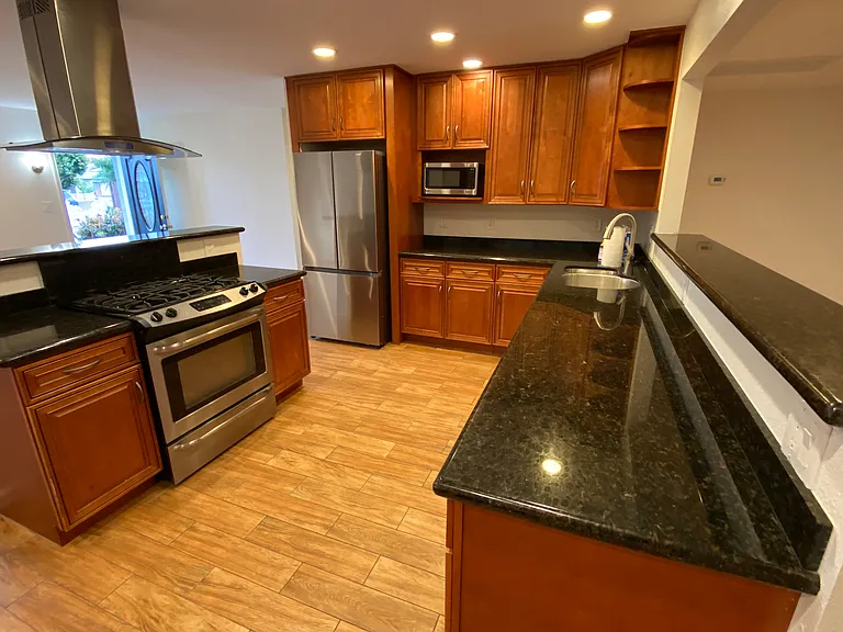 416 Emerson St — Photo 4
