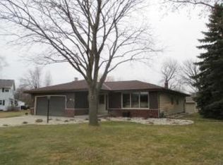 2395 S Krahn Rd, New Berlin, WI 53151