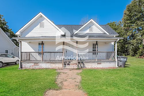 804 S Elm St Photo 1