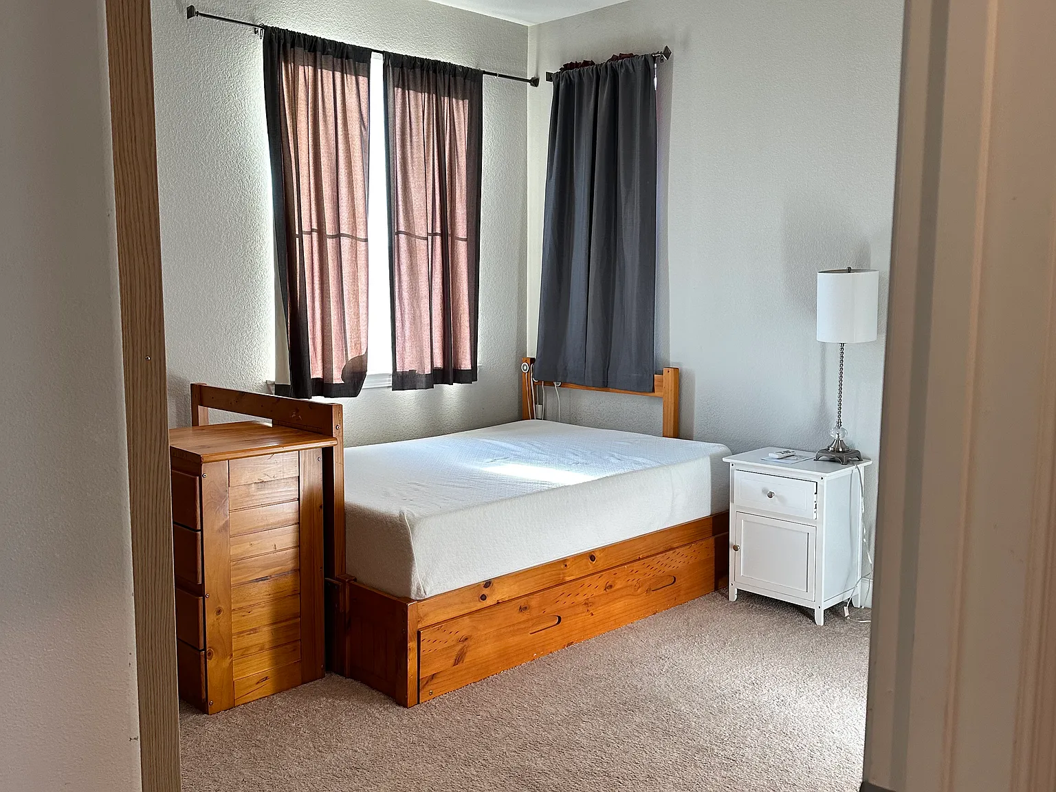 5 bed, 3033 sqft, $950 — Photo 1