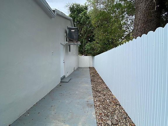 4th image of 6715 NE Miami Pl