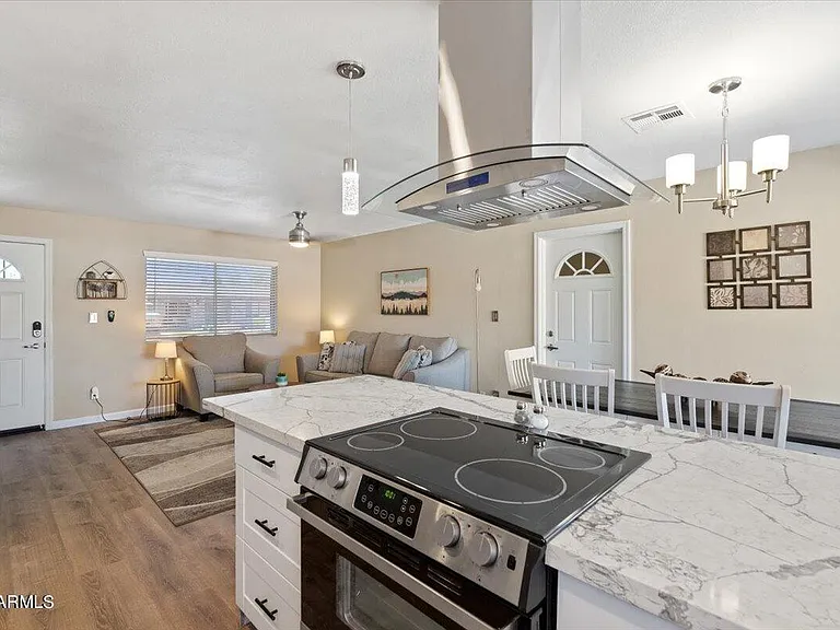 1014 W Angela Dr — Photo 6