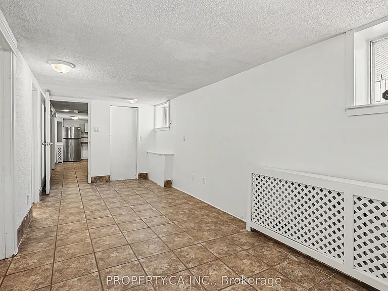 130 Lauder Ave #LOWER — Photo 8