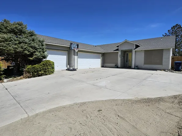 163 Shadow Mountain Dr, Fernley, NV 89408