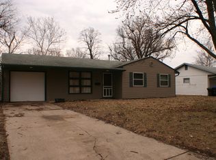 1736 SW Amhurst Rd, Topeka, KS 66604