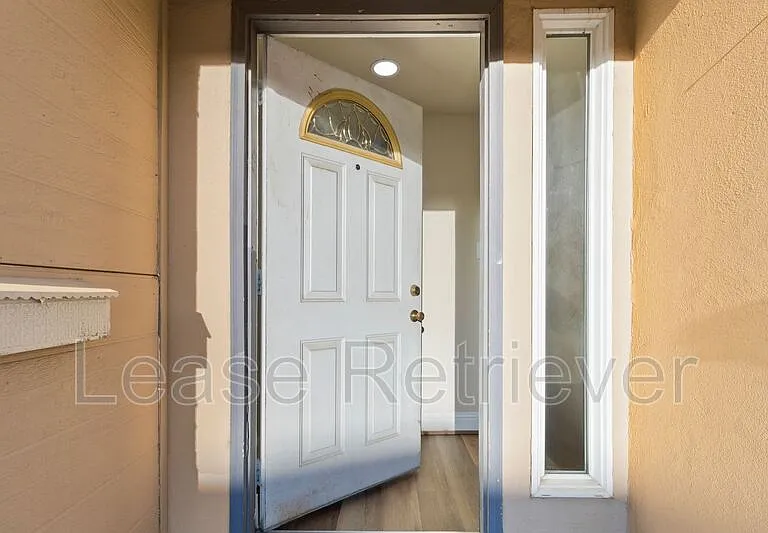940 Palm Cir — Photo 6