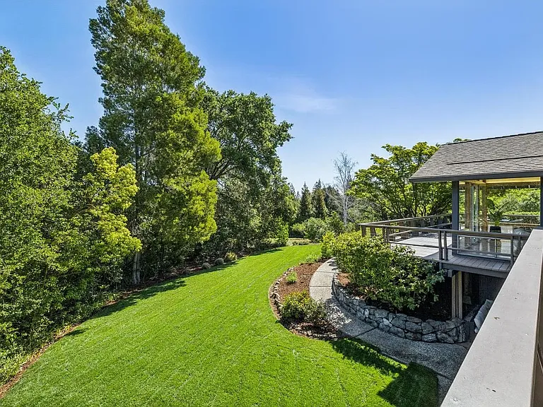 25845 Springhill Dr — Photo 12