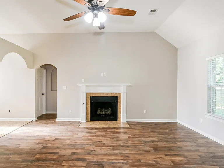 8873 Lezlarken Ln — Photo 4