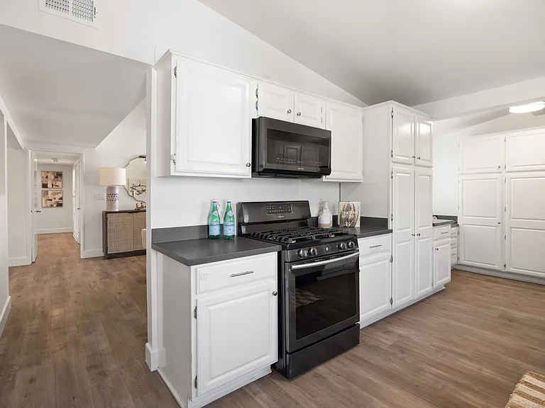 2362 Cornell Dr — Photo 10