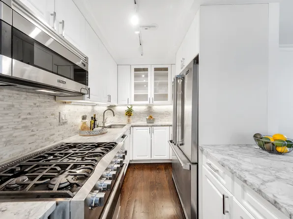 555 Main Street 602 image 3 of 11