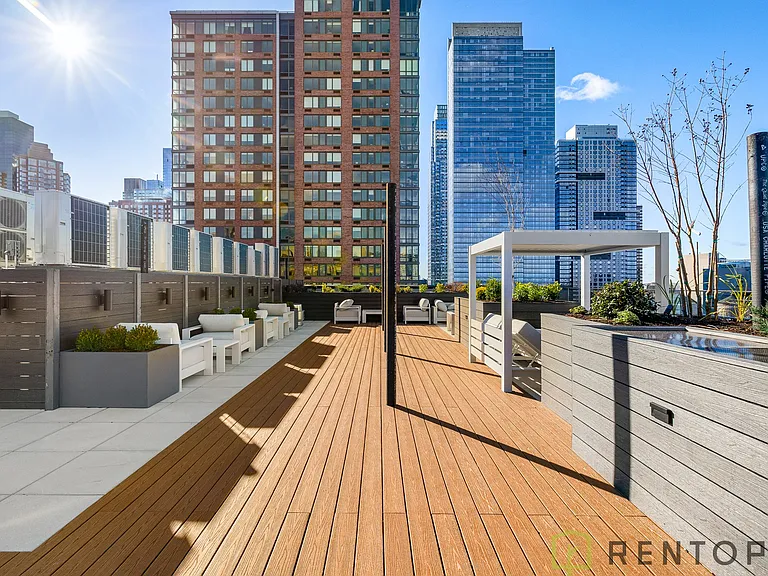 555 W 45th St #701D — Photo 60