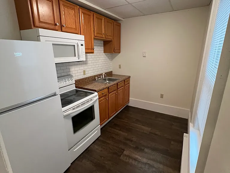 422 Walnut St #1 — Photo 7