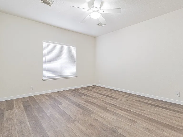 213 Tapwood Ln — Photo 8