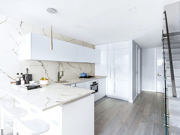 4th image of 201 W 72nd St APT 10M