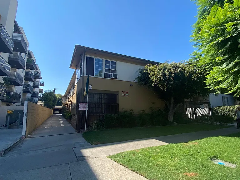 1727 N Garfield Pl #7 — Photo 1