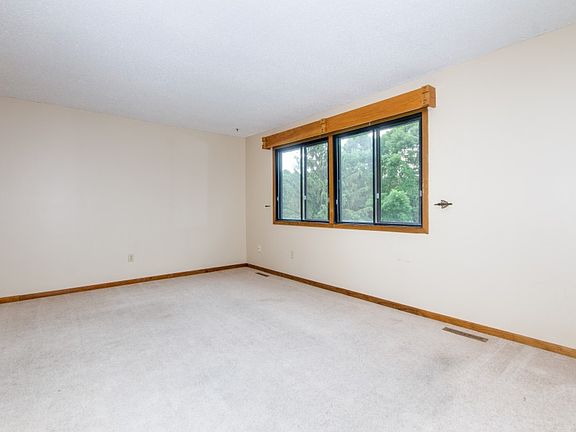 4th image of 10021 Cord St NE