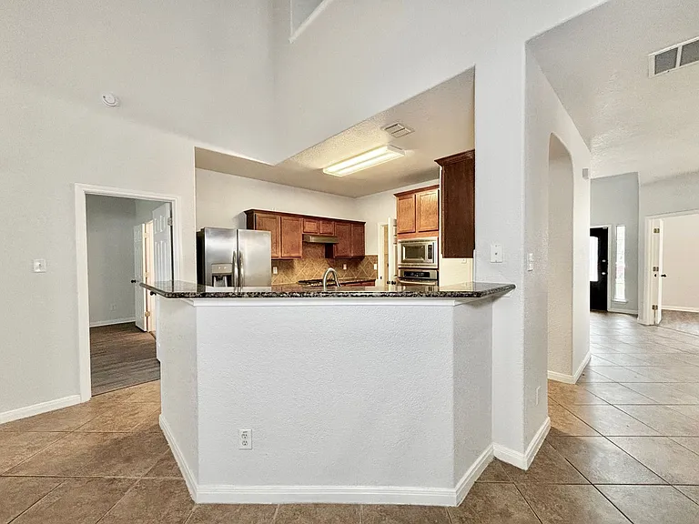 20527 Cliff Park — Photo 5