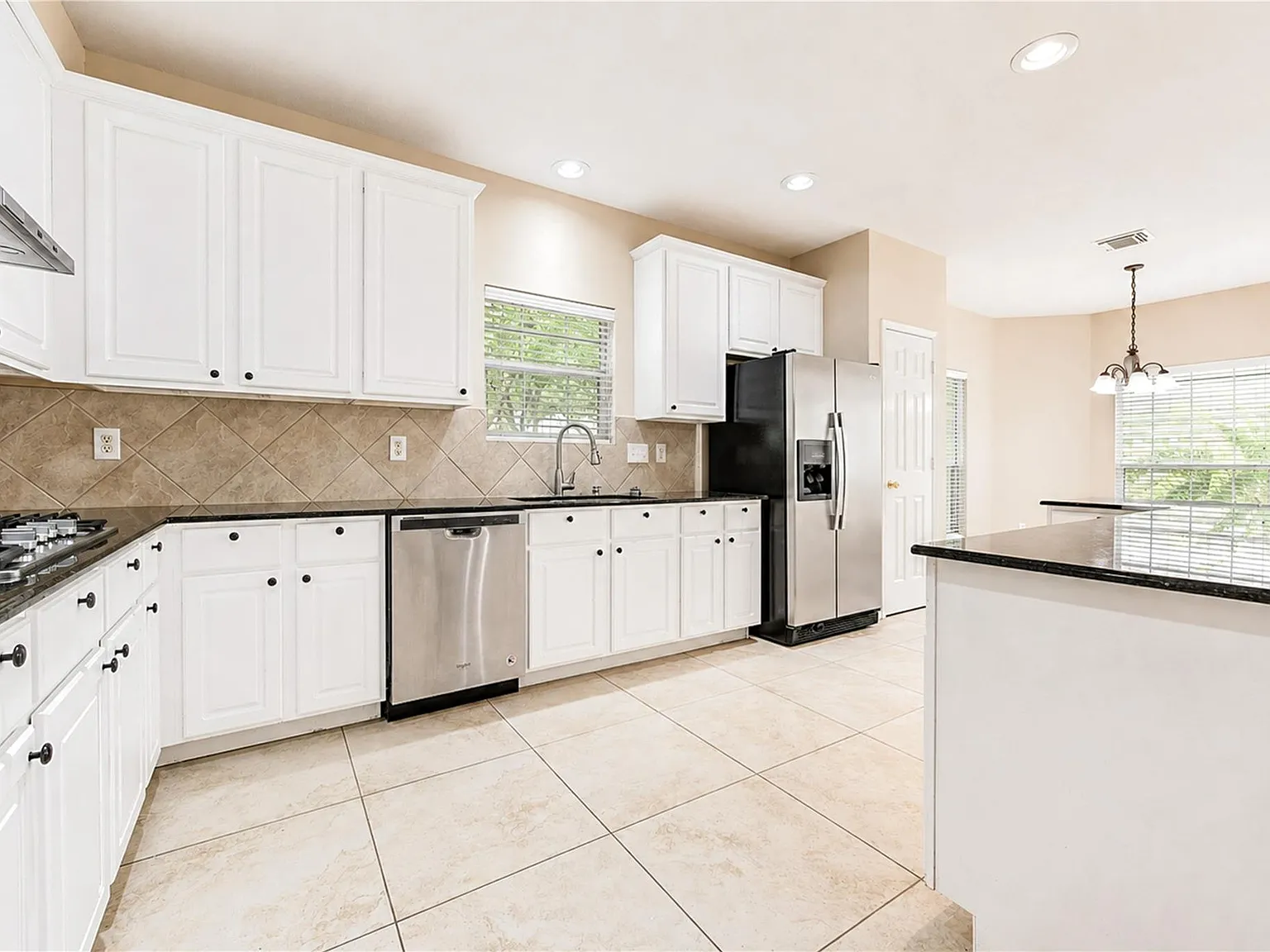 4 bed, 2.5 bath, 3064 sqft, $2,800 — Photo 3