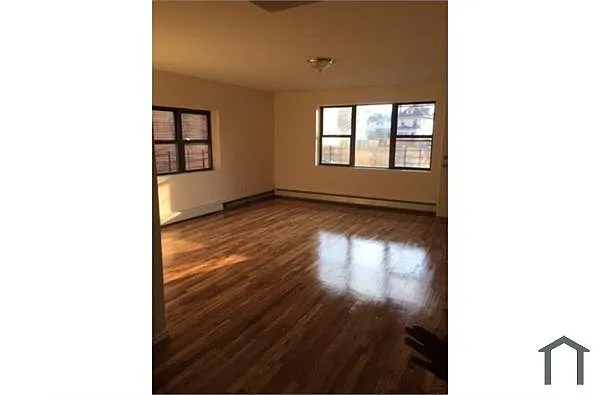 Building Photo - 320 Beach 15th St #1