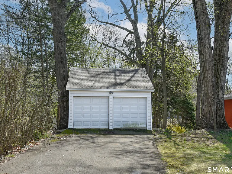 5 Moody Ave — Photo 38