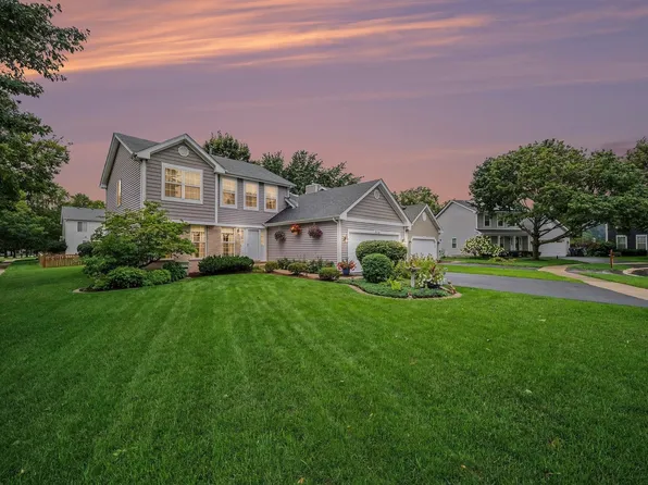 915 Joan Ct, Naperville, IL 60540