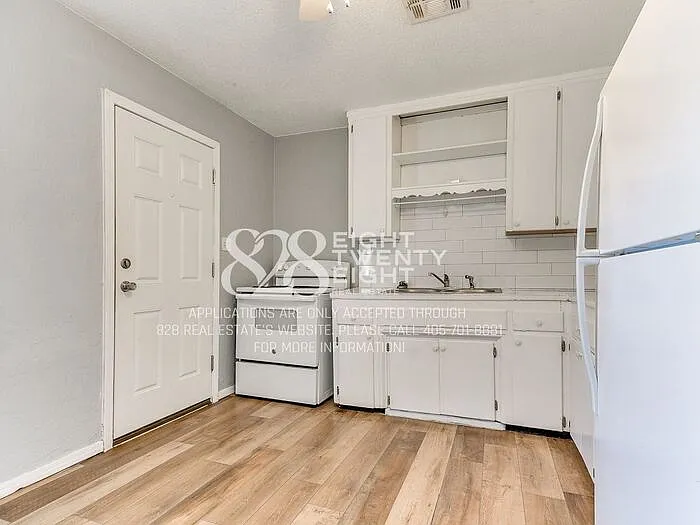 1004 Holly Dr — Photo 15