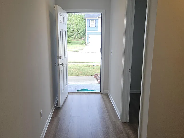 1441 Feldspar Ct — Photo 3