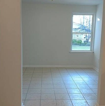 4th image of 5947 Pleasant Farm Dr