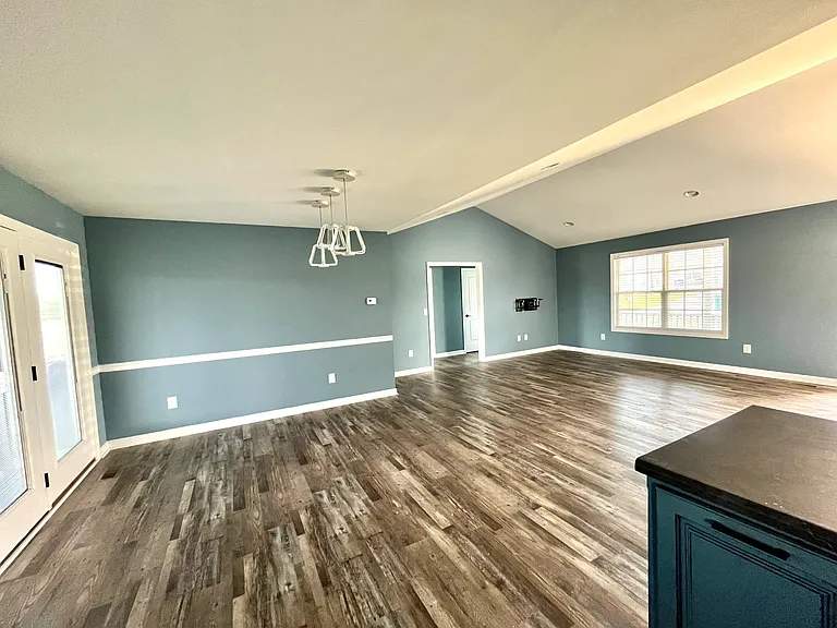 605 Strawberry Dr — Photo 19