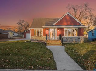 409 E Dodge St, Luverne, MN 56156