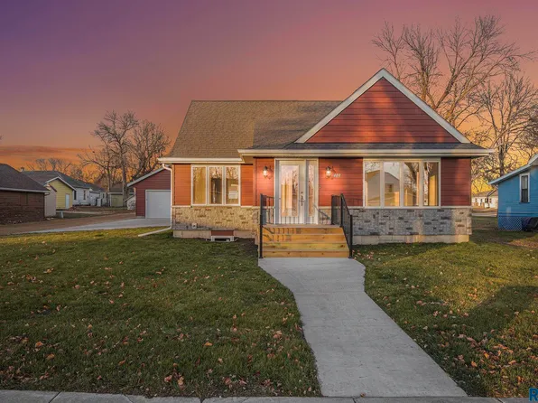 409 E Dodge St, Luverne, MN 56156