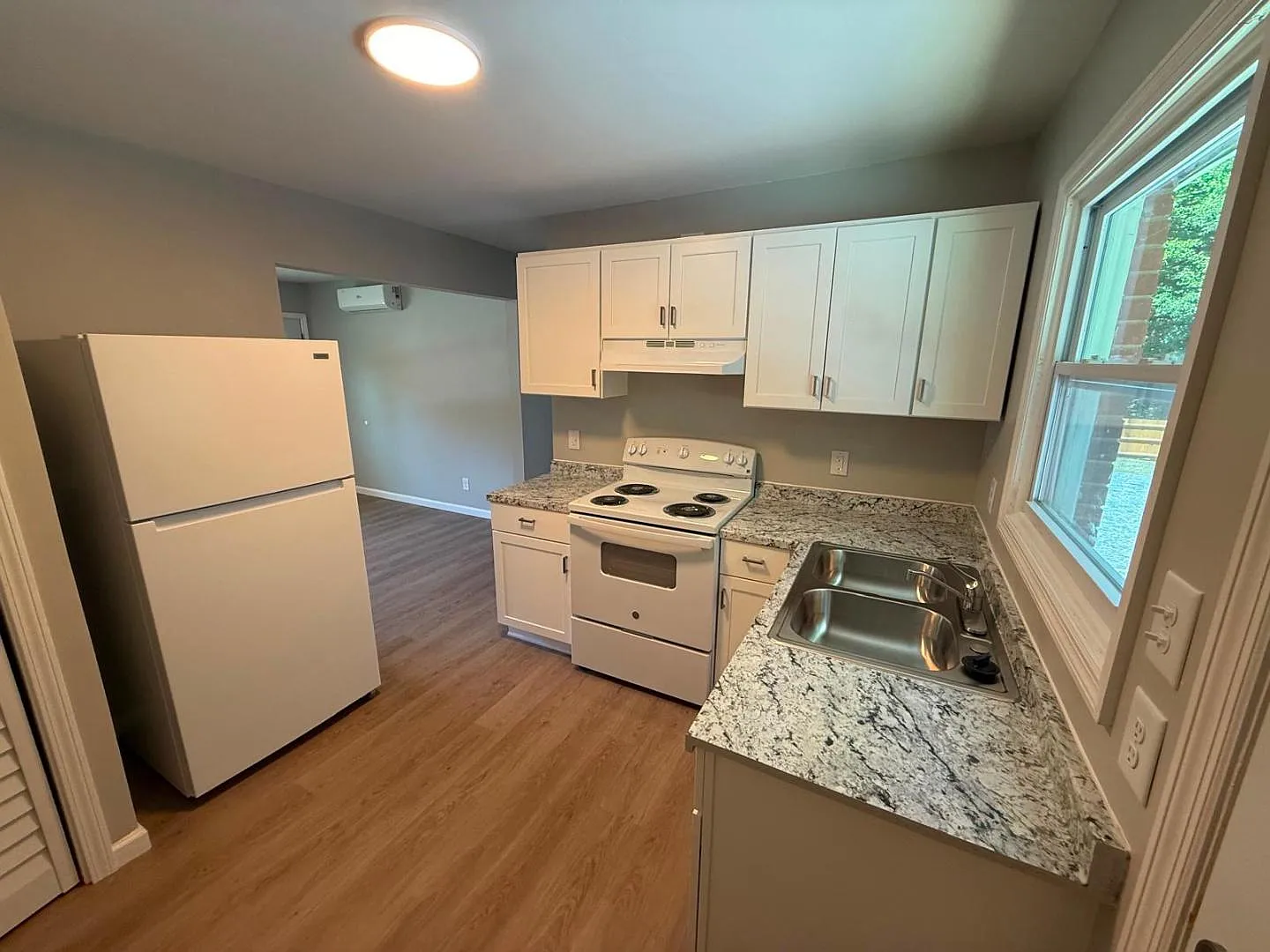 106 Greenbriar Rd - 2 — Photo 4