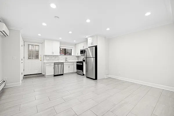 Rented by SERHANT. | media 3