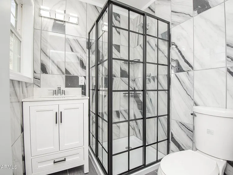 425 Sewanee St — Photo 2