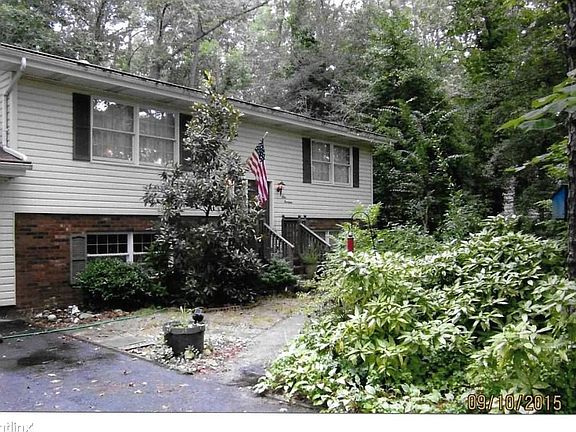 2nd image of 114 Oaklee Dr