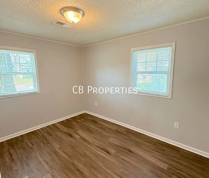 4734 Saratoga Rd — Photo 2