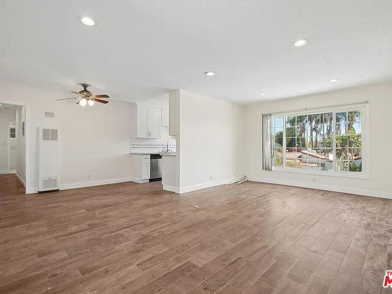 7209 Willoughby Ave #16 — Photo 1