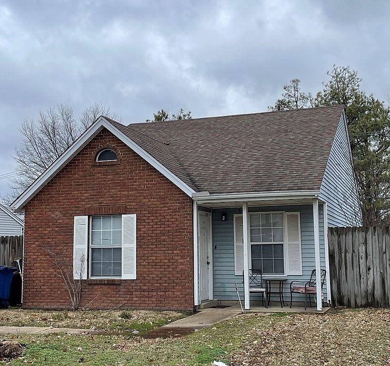 2nd image of 2215 Oak Creek Rd