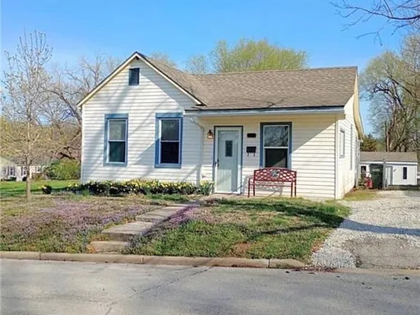 1138 Kansas St, Leavenworth, KS 66048