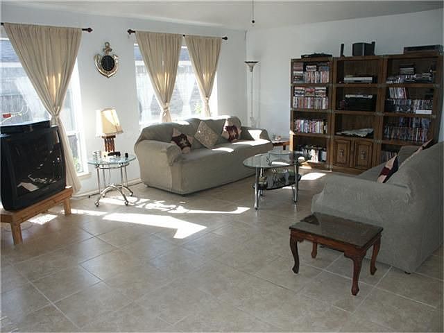 2nd image of 21206 Fernhollow Ln