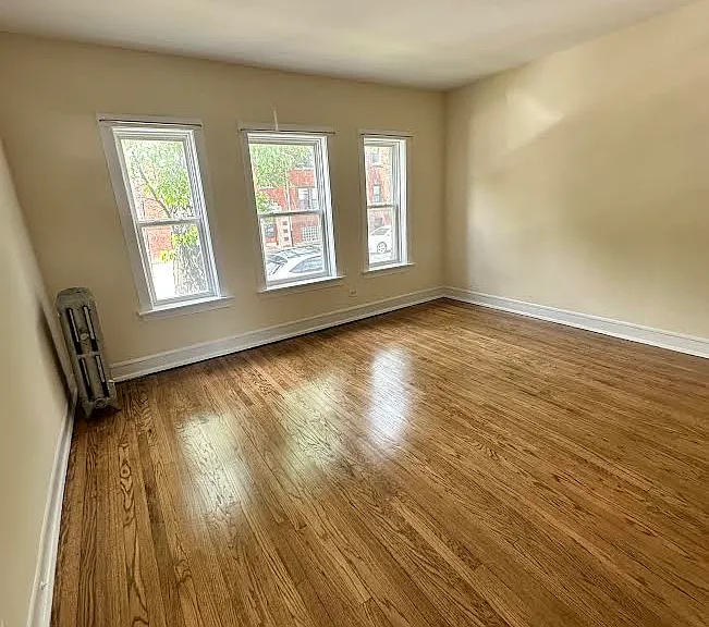 2661 N Spaulding Ave — Photo 2