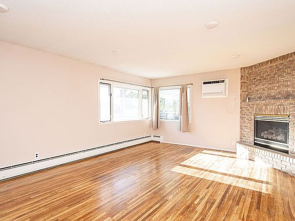 4th image of 206 5th Ave E